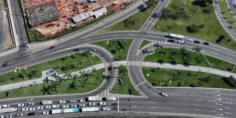 Obras do viaduto do trevo de Alto Laje avançam; veja alternativas para fugir do trânsito Obras do viaduto do trevo de Alto Laje avançam; veja alternativas para fugir do trânsito