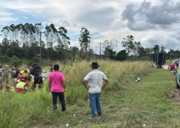 Cinco pessoas ficam feridas após carro capotar na BR-101 em São Mateus