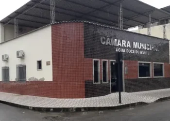 Câmara e prefeitura de Água Doce do Norte abrem concursos com salário de até R$ 5 mil; confira os editais