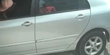 Carro invade calçada e destrói fachada de loja no Centro de São Mateus