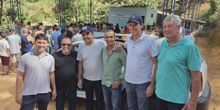 Associação de produtores rurais do Itá e Jabuticaba recebem Saveiro 0KM em Barra de São Francisco Associação de produtores rurais do Itá e Jabuticaba recebem Saveiro 0KM em Barra de São Francisco