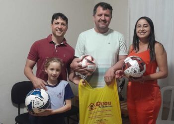 Prefeitura de Barra de São Francisco entrega bolas e apresenta tabela oficial da Copa Rural 2026