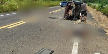 Capotamento deixa três feridos em São Mateus; uma mulher está em estado grave