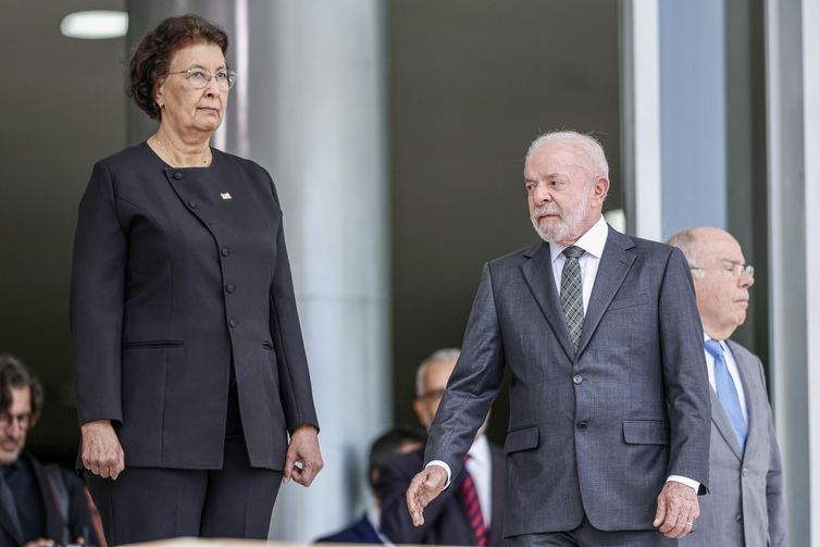 Fabio Rodrigues-Pozzebom/Agência Brasil Brasília (DF), 28/05/2026 - O presidente Luiz Inácio Lula da Silva (d) recebe a presidente do Suriname, Jennifer Geerlings-Simons (e), em cerimônia oficial de boas-vindas, no Palácio do Planalto.
Foto: Fabio Rodrigues-Pozzebom/Agência Brasil