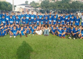 Prefeitura de Barra de São Francisco entrega materiais esportivos do Projeto Campeões de Futuro