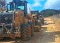 Prefeitura realiza patrolamento de estrada pela região de Santa Teresinha, interior de Barra de São Francisco