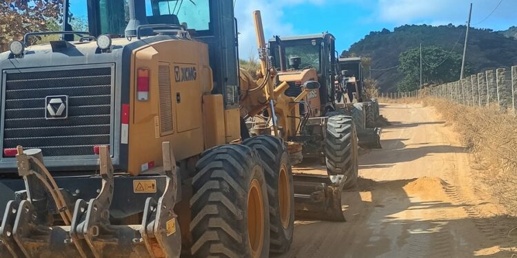 Prefeitura realiza patrolamento de estrada pela região de Santa Teresinha, interior de Barra de São Francisco Prefeitura realiza patrolamento de estrada pela região de Santa Teresinha, interior de Barra de São Francisco