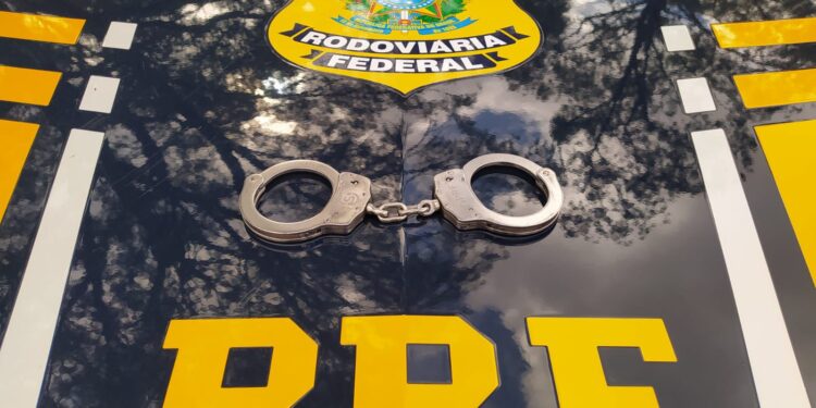 PRF prende foragido da Justiça do ES procurado há 15 anos