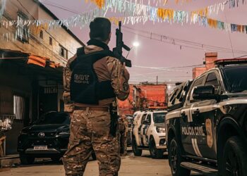 Operação policial mira o Comando Vermelho e tem 17 presos em Linhares