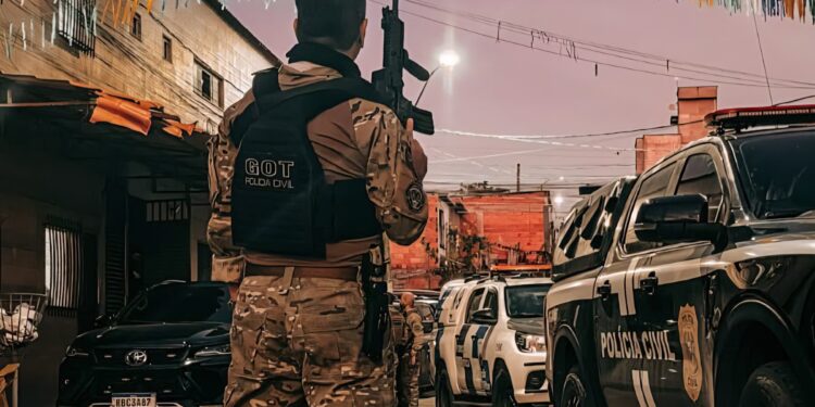 Operação policial mira o Comando Vermelho e tem 17 presos em Linhares Operação policial mira o Comando Vermelho e tem 17 presos em Linhares