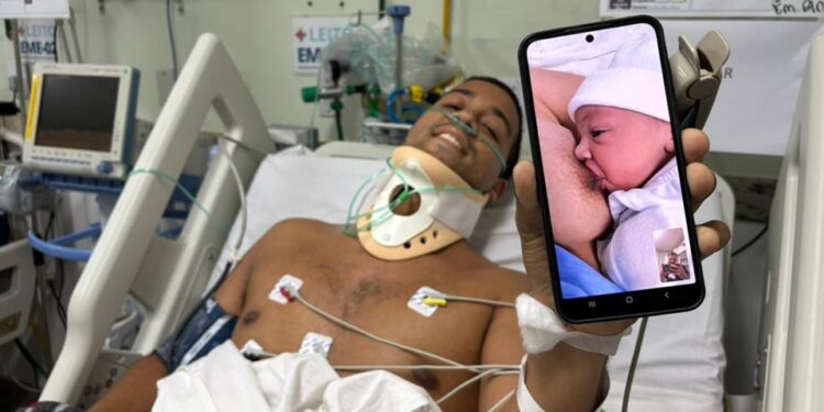 Internado em Colatina após acidente de moto, policial militar de Barra de São Francisco conhece filha recém-nascida por videochamada