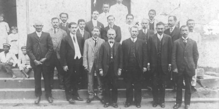 Fernando Achiamé e o Espírito Santo dos coronéis, por João Gualberto