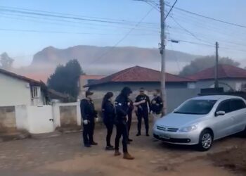 Operação contra organização de traficantes prende cinco em Itarana e um na Serra