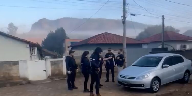 Operação contra organização de traficantes prende cinco em Itarana e um na Serra
