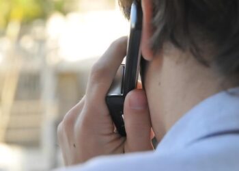 Especialista dá dicas para evitar golpes por telefone; veja vídeo