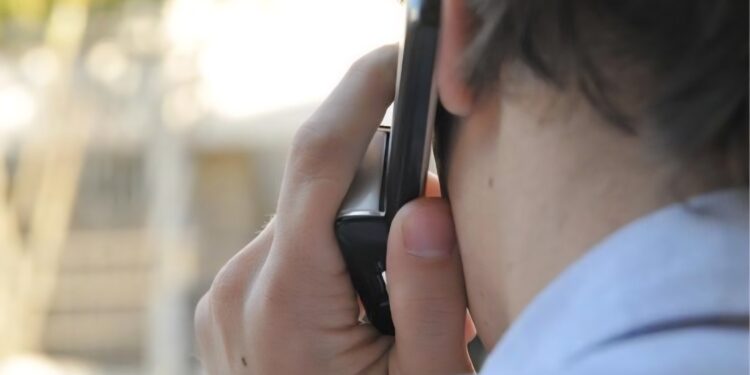 Especialista dá dicas para evitar golpes por telefone; veja vídeo