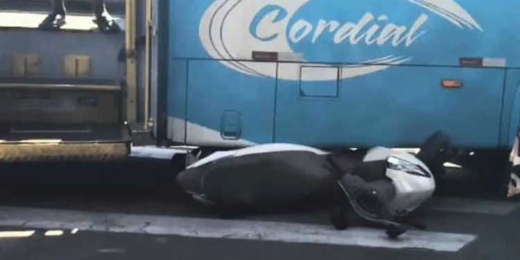 Motociclista fica ferida após colisão com ônibus do transporte público em Aracruz Motociclista fica ferida após colisão com ônibus do transporte público em Aracruz