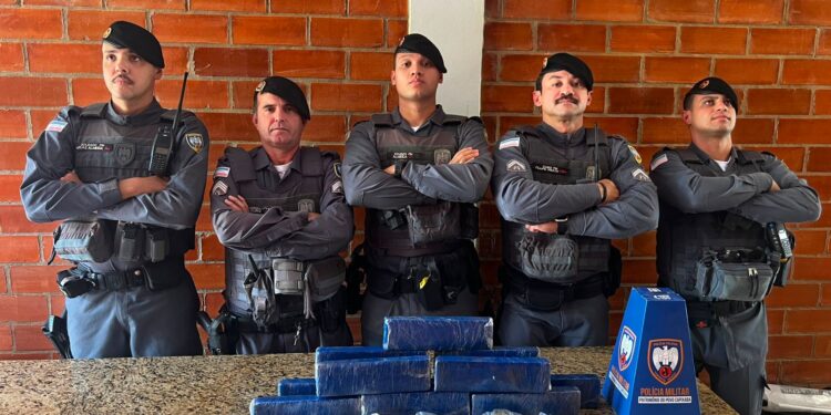 Polícia Militar apreende quase 10 kg de maconha, crack e cocaína em Barra de São Francisco