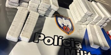PM apreende 41 Kg de maconha avaliados em cerca de R$ 400 mil na BR-101, em São Mateus
