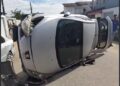 Motorista fica preso às ferragens após capotamento de carro em Guriri, em São Mateus