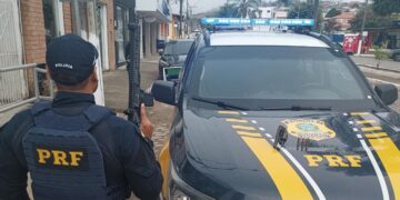 Empresário sequestrado é resgatado após cerco policial na BR-116, em Minas Empresário sequestrado é resgatado após cerco policial na BR-116, em Minas