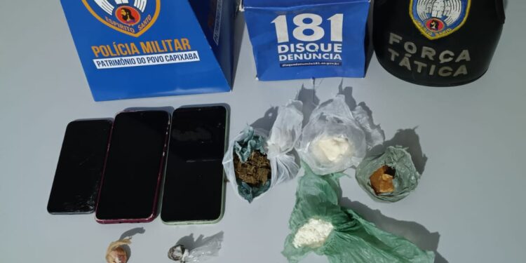 Mulher é presa e adolescente é apreendido em operação contra o tráfico de drogas em Montanha Mulher é presa e adolescente é apreendido em operação contra o tráfico de drogas em Montanha